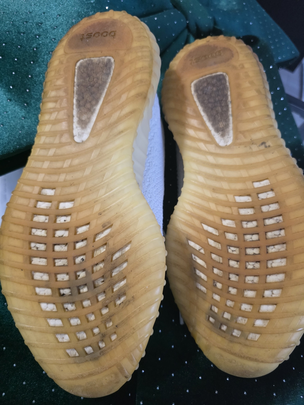 Addias Yeezy Boost 350 V2 - Picture 4 of 6